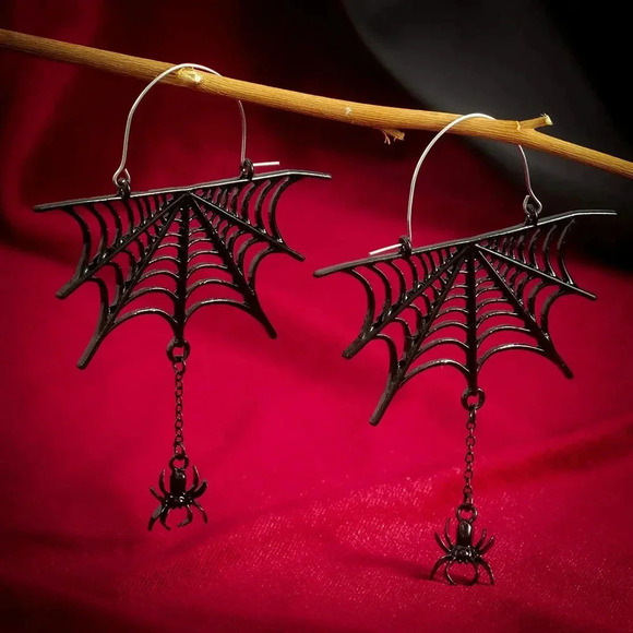 Halloween Sweet Cool Spider Mesh Fringe Earrings Dark Wind Metal Cutout - Picture 3 of 6
